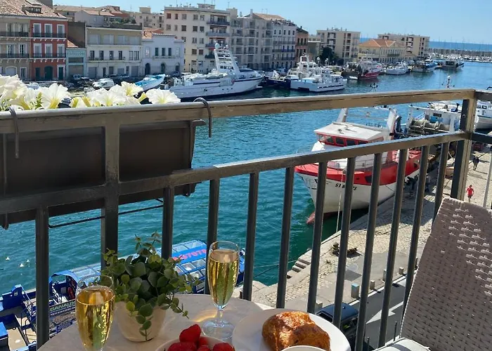 Le Petit Bijou Sète, 5 apartments, 4 canal vue et 1 studio cote rue