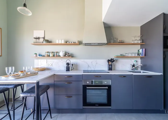 Le Petit Bijou Sète, 5 apartments, 4 canal vue et 1 studio cote rue